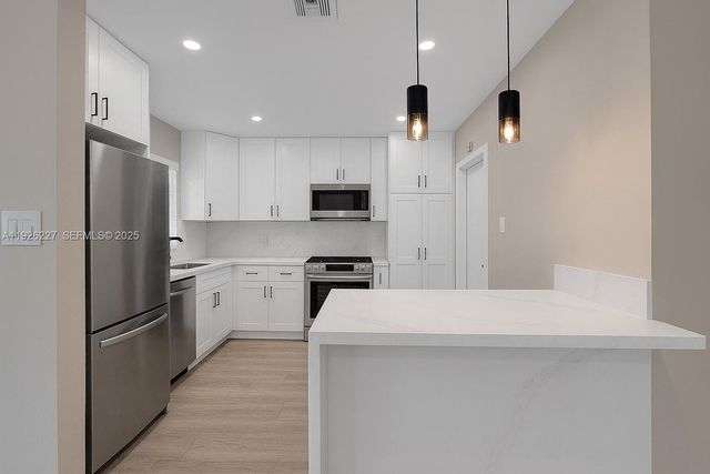 6844 SW 12th St, Pembroke Pines, FL 33023