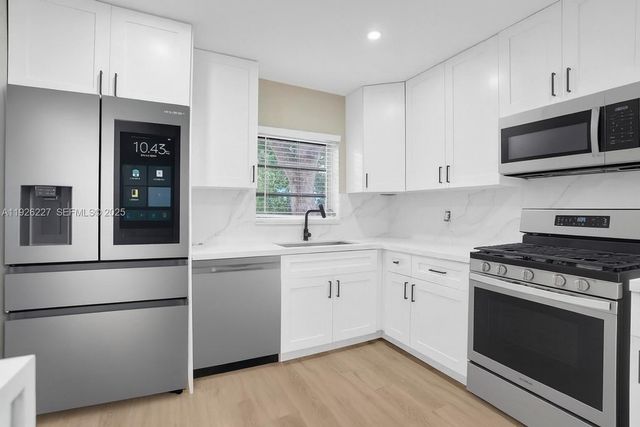 6844 SW 12th St, Pembroke Pines, FL 33023