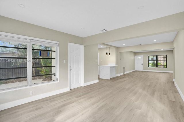 6844 SW 12th St, Pembroke Pines, FL 33023