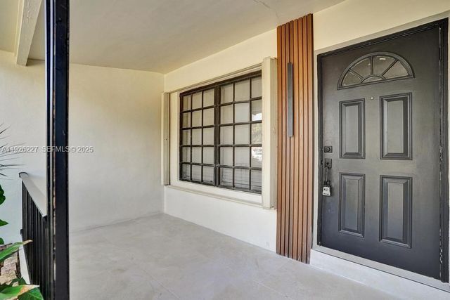 6844 SW 12th St, Pembroke Pines, FL 33023