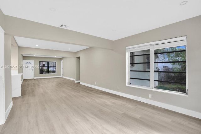 6844 SW 12th St, Pembroke Pines, FL 33023