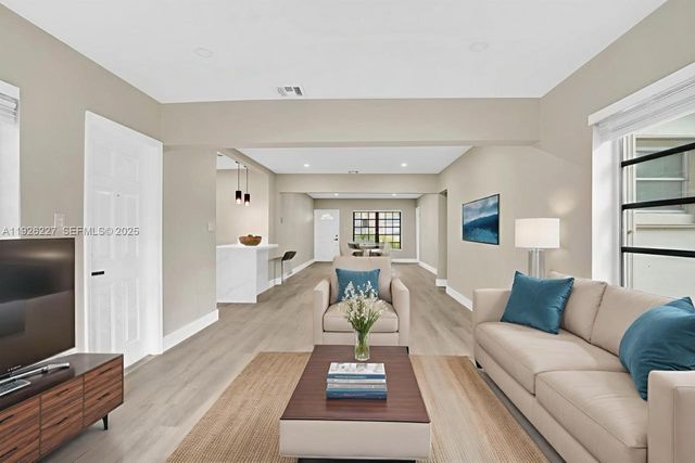 6844 SW 12th St, Pembroke Pines, FL 33023