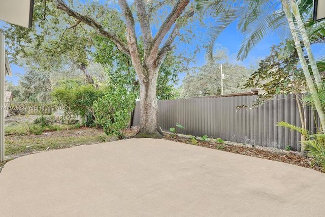 6844 SW 12th St, Pembroke Pines, FL 33023