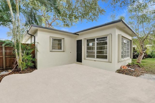 6844 SW 12th St, Pembroke Pines, FL 33023