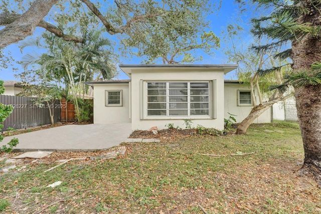 6844 SW 12th St, Pembroke Pines, FL 33023