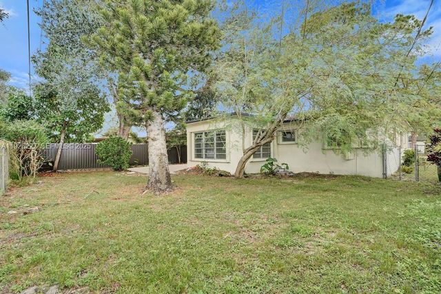 6844 SW 12th St, Pembroke Pines, FL 33023