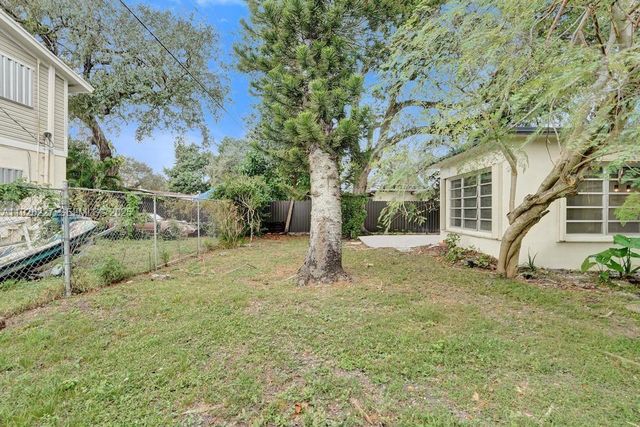 6844 SW 12th St, Pembroke Pines, FL 33023