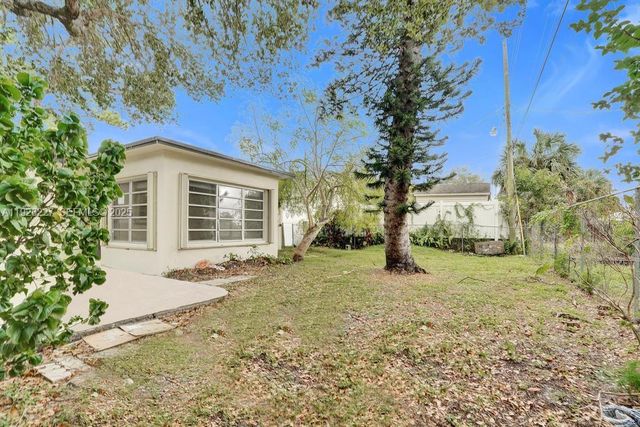6844 SW 12th St, Pembroke Pines, FL 33023