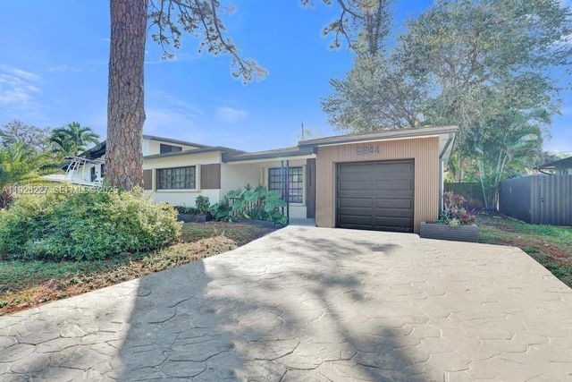 6844 SW 12th St, Pembroke Pines, FL 33023