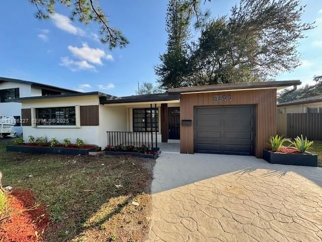 6844 SW 12th St, Pembroke Pines, FL 33023