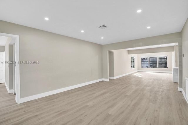 6844 SW 12th St, Pembroke Pines, FL 33023