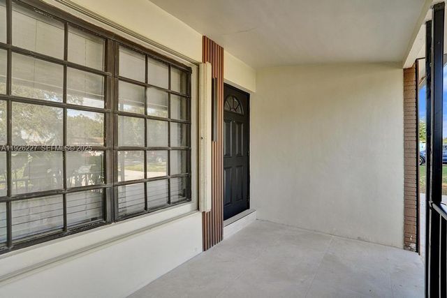 6844 SW 12th St, Pembroke Pines, FL 33023