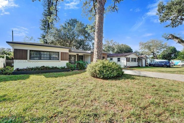 6844 SW 12th St, Pembroke Pines, FL 33023