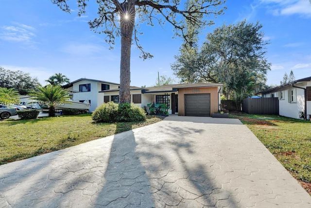 6844 SW 12th St, Pembroke Pines, FL 33023