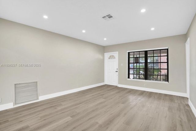 6844 SW 12th St, Pembroke Pines, FL 33023