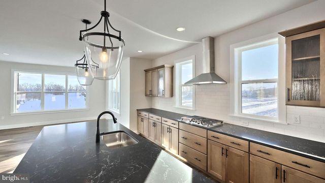 256 WEST VALLEY RD, Denver, PA 17517