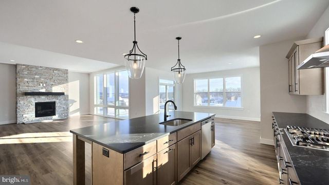 256 WEST VALLEY RD, Denver, PA 17517