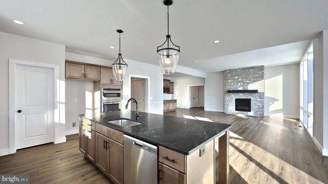 256 WEST VALLEY RD, Denver, PA 17517