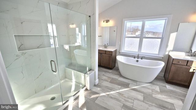 256 WEST VALLEY RD, Denver, PA 17517