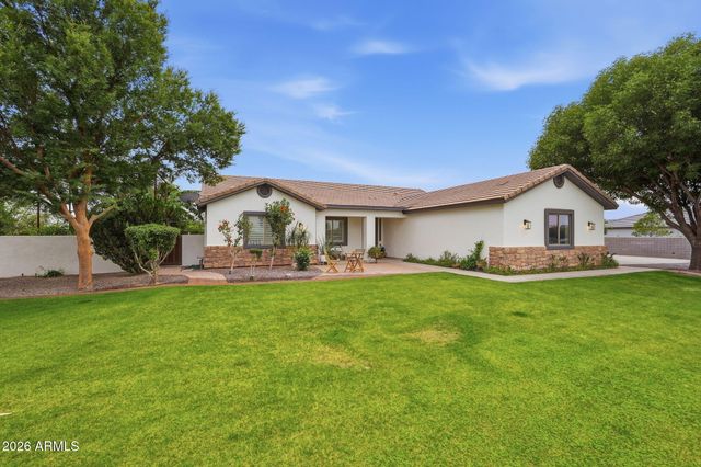 1251 E LOVELAND Lane, San Tan Valley, AZ 85140