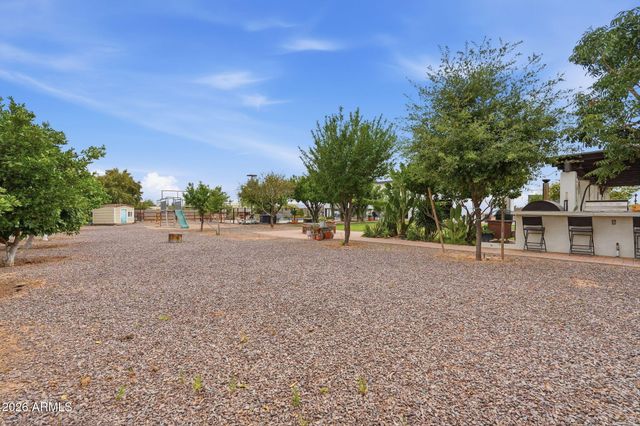 1251 E LOVELAND Lane, San Tan Valley, AZ 85140