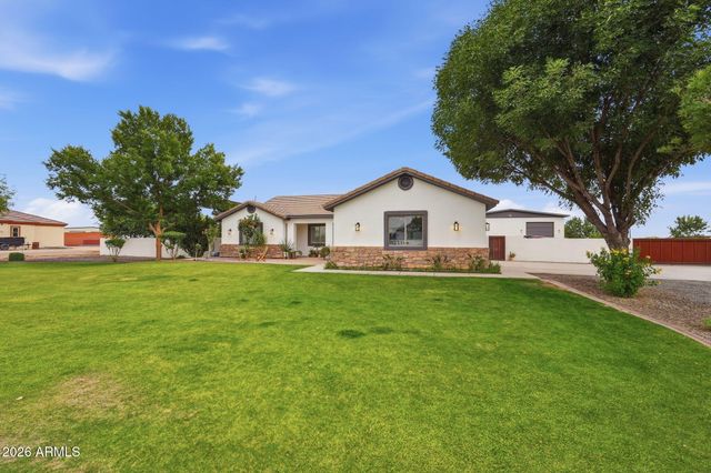 1251 E LOVELAND Lane, San Tan Valley, AZ 85140