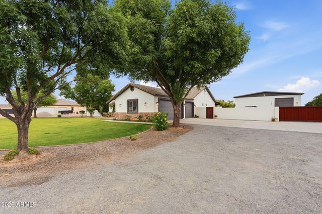 1251 E LOVELAND Lane, San Tan Valley, AZ 85140