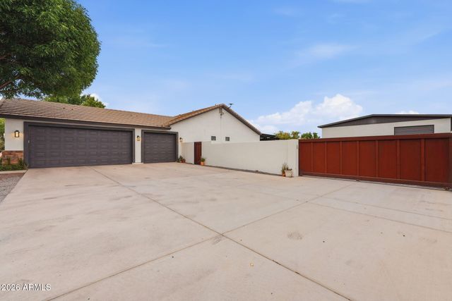 1251 E LOVELAND Lane, San Tan Valley, AZ 85140