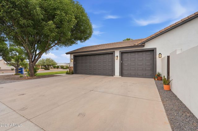 1251 E LOVELAND Lane, San Tan Valley, AZ 85140