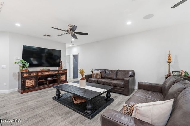 1251 E LOVELAND Lane, San Tan Valley, AZ 85140