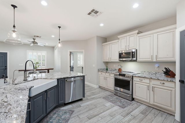 1251 E LOVELAND Lane, San Tan Valley, AZ 85140