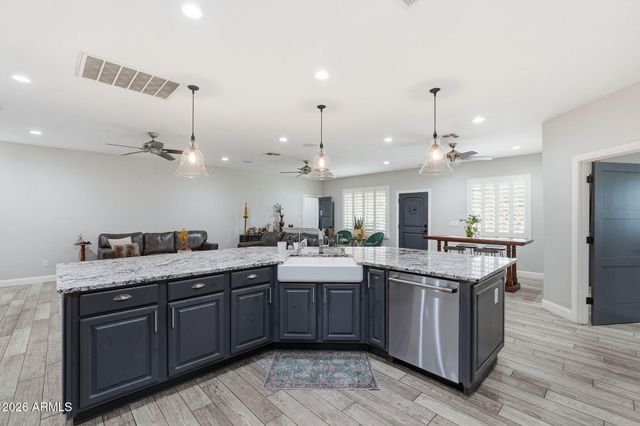 1251 E LOVELAND Lane, San Tan Valley, AZ 85140