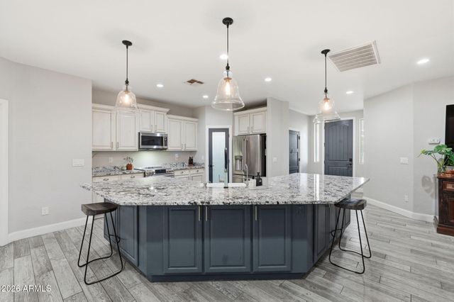 1251 E LOVELAND Lane, San Tan Valley, AZ 85140