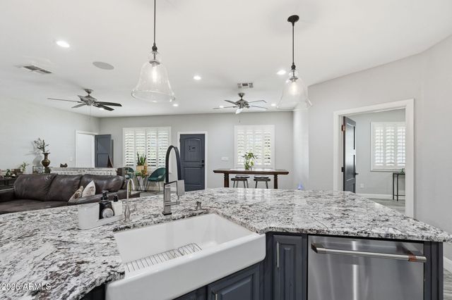1251 E LOVELAND Lane, San Tan Valley, AZ 85140