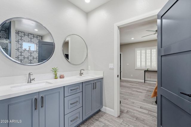 1251 E LOVELAND Lane, San Tan Valley, AZ 85140