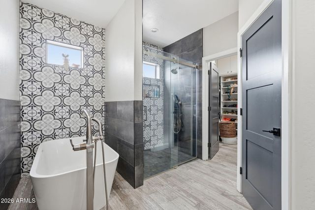 1251 E LOVELAND Lane, San Tan Valley, AZ 85140