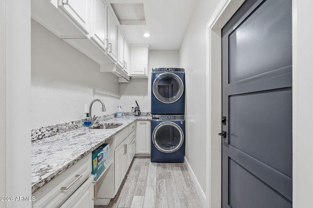 1251 E LOVELAND Lane, San Tan Valley, AZ 85140
