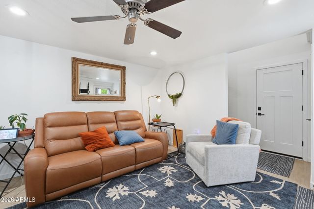1251 E LOVELAND Lane, San Tan Valley, AZ 85140