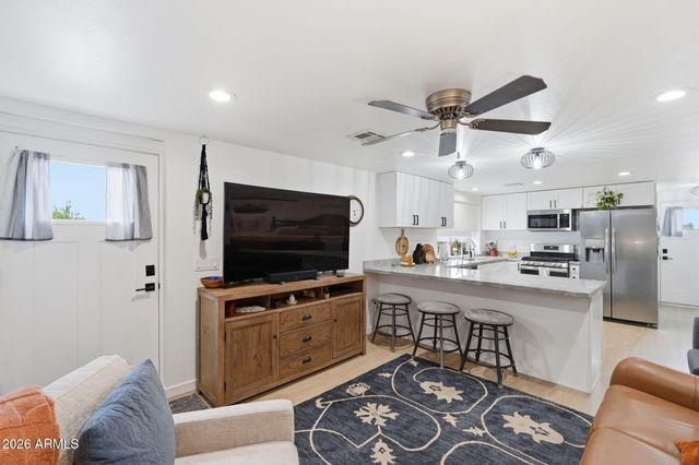 1251 E LOVELAND Lane, San Tan Valley, AZ 85140