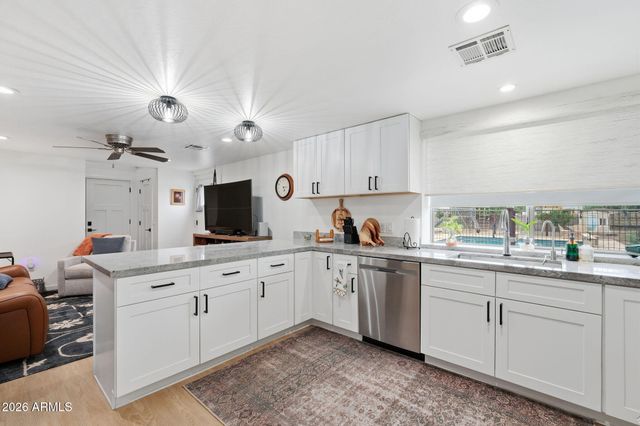 1251 E LOVELAND Lane, San Tan Valley, AZ 85140