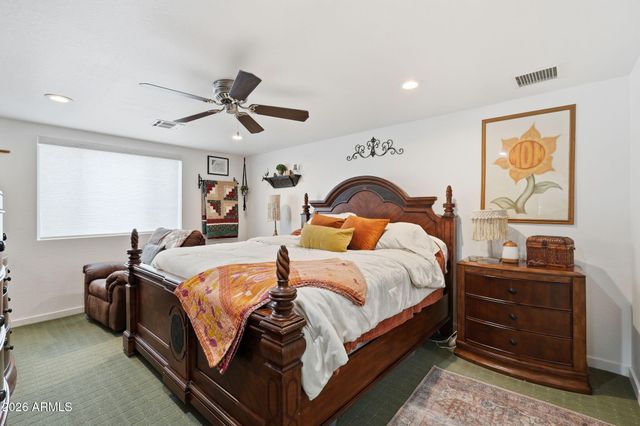 1251 E LOVELAND Lane, San Tan Valley, AZ 85140