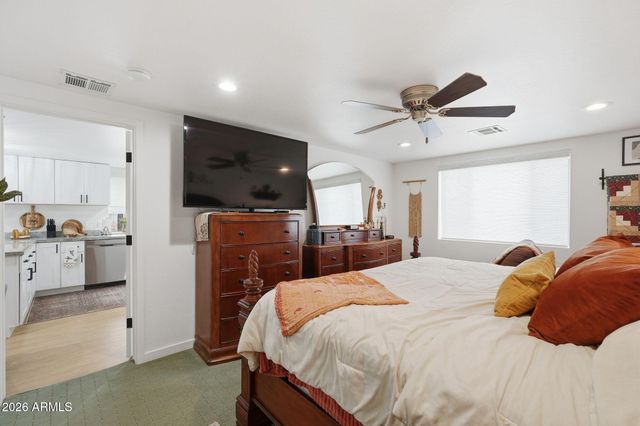 1251 E LOVELAND Lane, San Tan Valley, AZ 85140