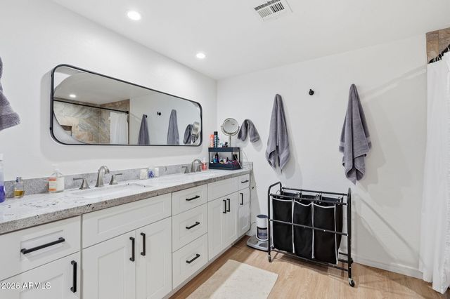 1251 E LOVELAND Lane, San Tan Valley, AZ 85140