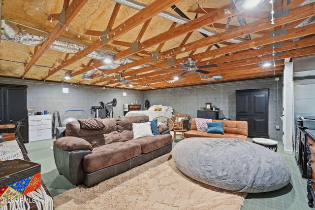 1251 E LOVELAND Lane, San Tan Valley, AZ 85140