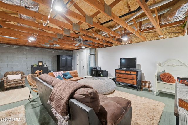 1251 E LOVELAND Lane, San Tan Valley, AZ 85140