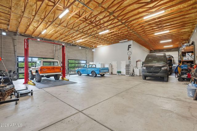 1251 E LOVELAND Lane, San Tan Valley, AZ 85140
