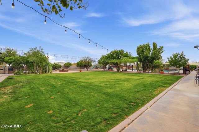 1251 E LOVELAND Lane, San Tan Valley, AZ 85140