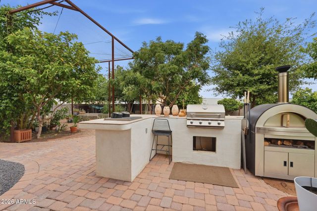 1251 E LOVELAND Lane, San Tan Valley, AZ 85140