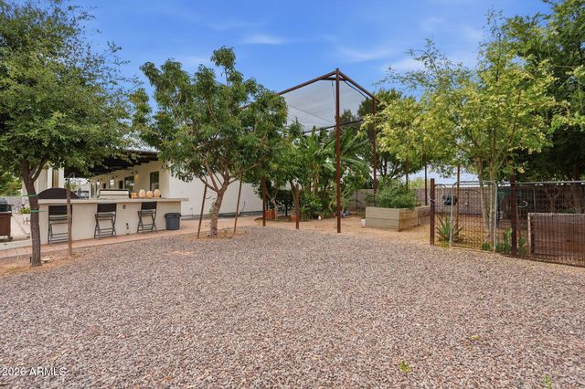 1251 E LOVELAND Lane, San Tan Valley, AZ 85140