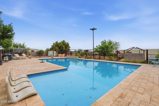 1251 E LOVELAND Lane, San Tan Valley, AZ 85140